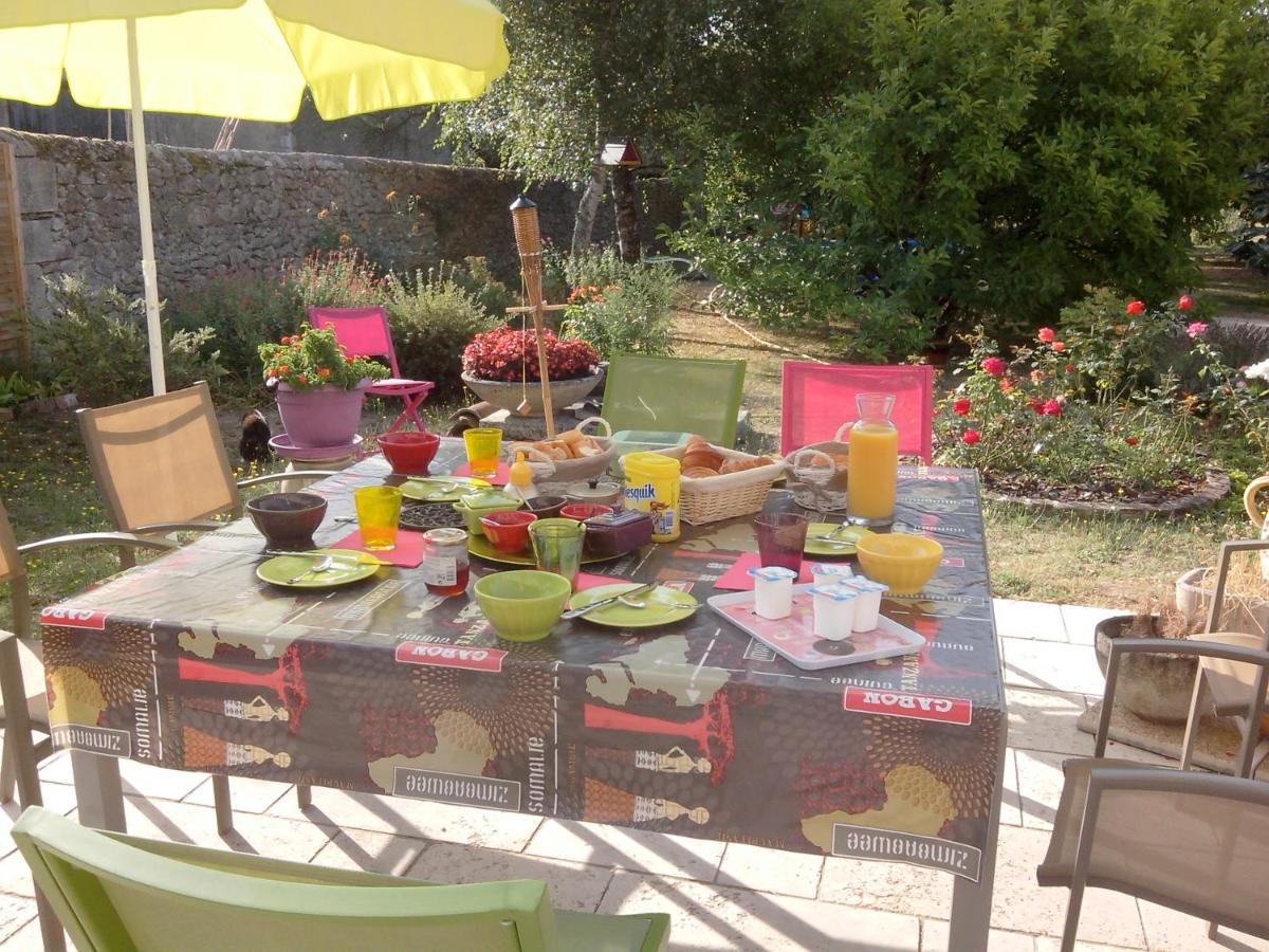 Bed and Breakfast Les Hirondelles Onzain Exterior foto