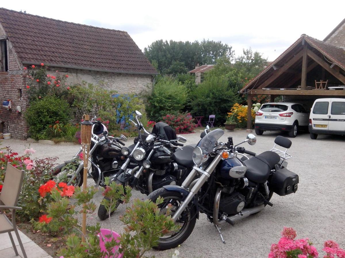 Bed and Breakfast Les Hirondelles Onzain Exterior foto